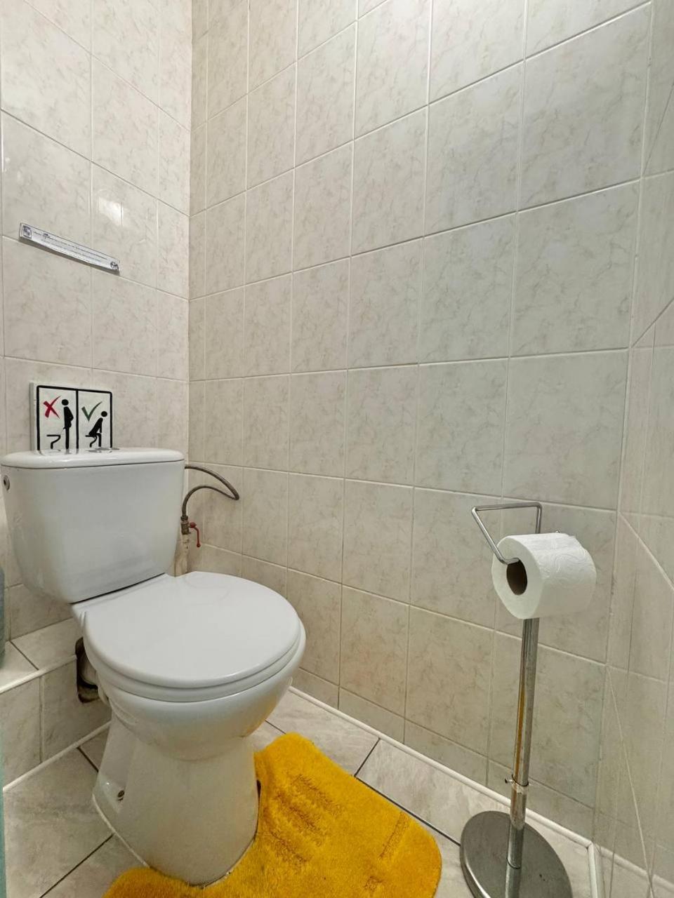 з 2-ма кімнатами в 5 хвилинах від м. печерська Apartment Kyiv